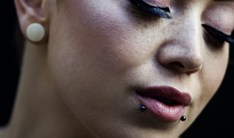 snakebite piercings girl